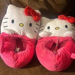 NWT Hello Kitty Plush Slippers - White, Red & Hot Pink Women’s 9-10